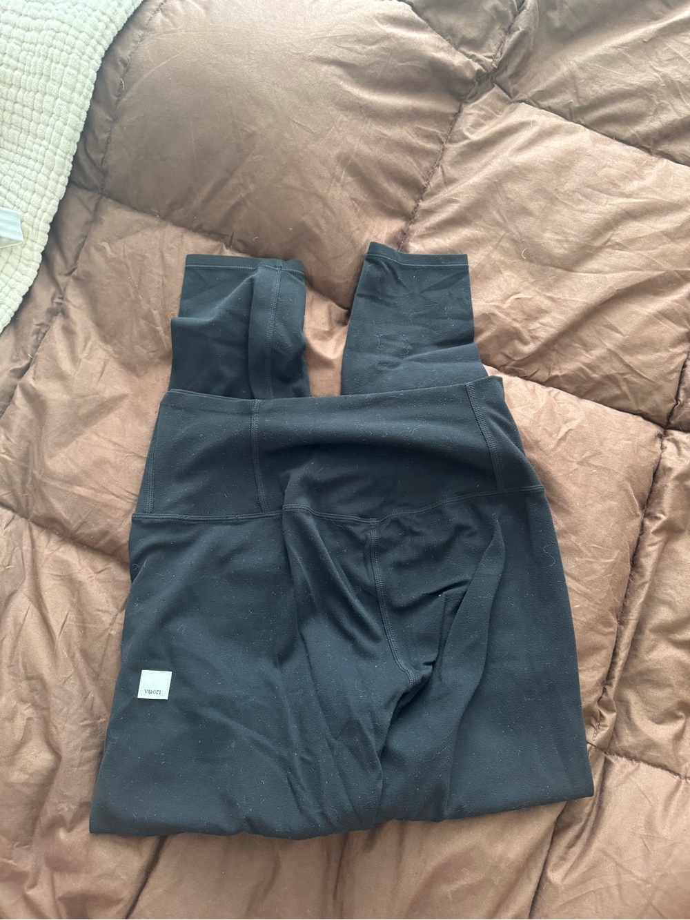 Vuori Black High-Waist black capris